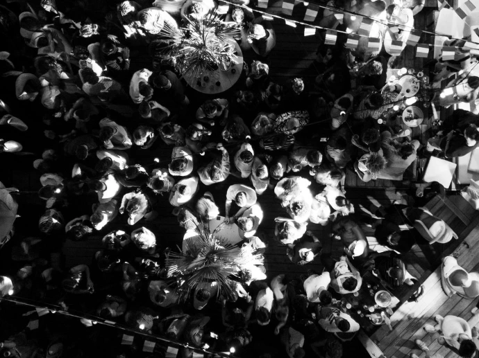 Photographe soirée foule drone
